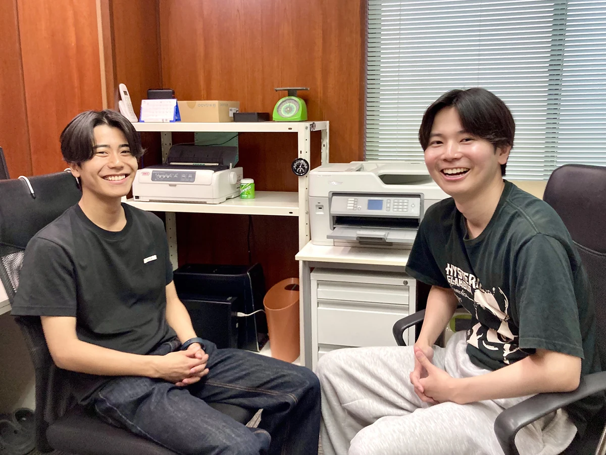 マップ教育センターの卒業生である山田陽太さんと高橋滉希さん